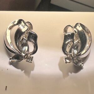 Vintage Trifari princess earrings clip on